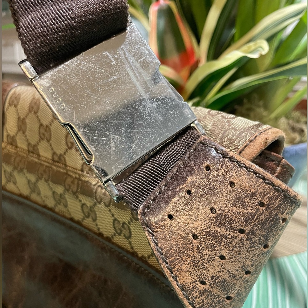 Authentic - Vintage GUCCI leather and canvas bum/sling bag - Picture 5 of 16